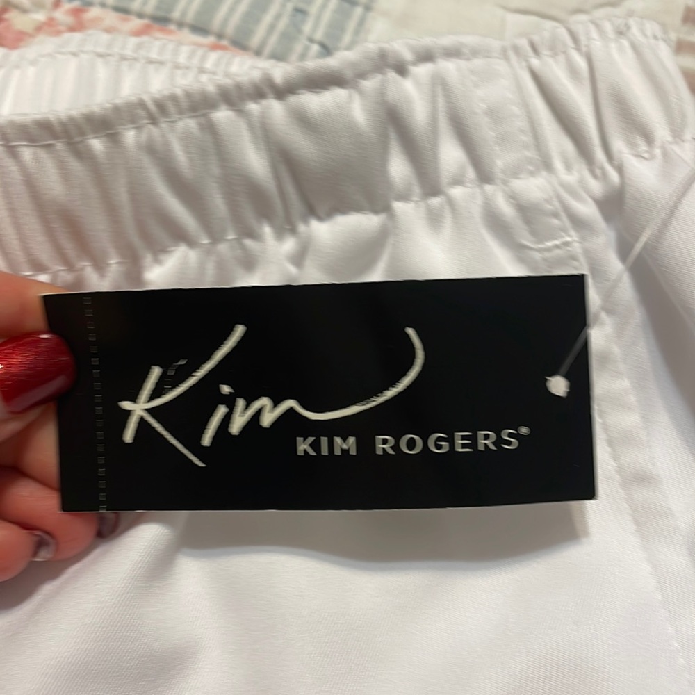 Kim Rogers brand poly capri pant in white. Size 12.